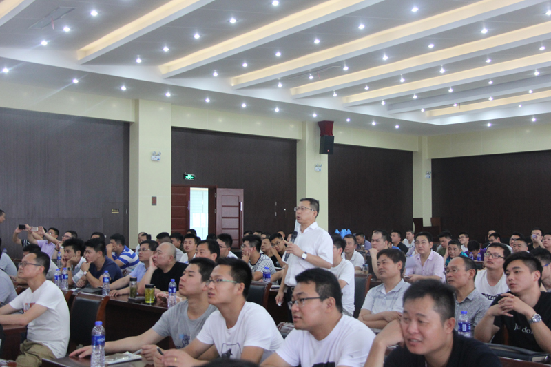 劉祖軻在安徽六國化工營(yíng)銷大會(huì)3