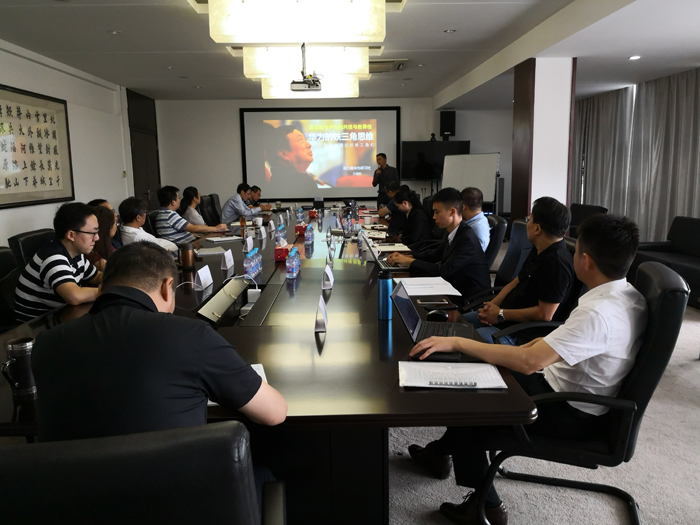 維爾利高層管理人員現(xiàn)場(chǎng)聽取培訓(xùn)精髓