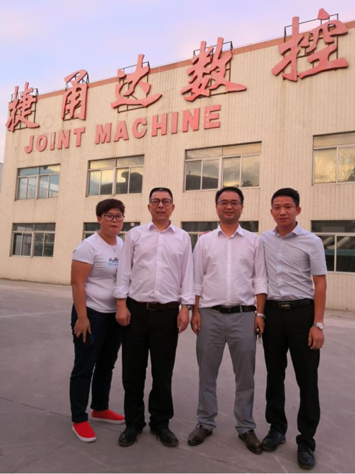 捷甬達(dá)集團(tuán)與南方略達(dá)成戰(zhàn)略營銷咨詢項(xiàng)目簽約現(xiàn)場3