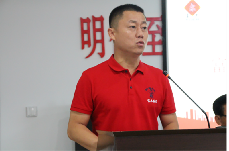 富爾農(nóng)藝營銷中心總經(jīng)理李紅巖先生致大會歡迎辭