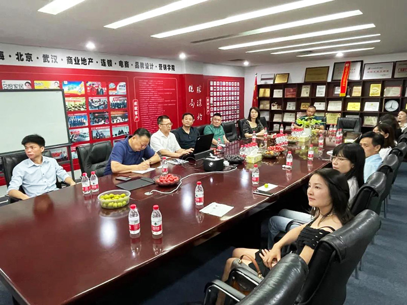 宜昌廣東商會、湖北人民政府駐深、宜昌人民政府駐深等領(lǐng)導(dǎo)與企業(yè)家一行蒞臨南方略咨詢集團(tuán)指導(dǎo)工作4